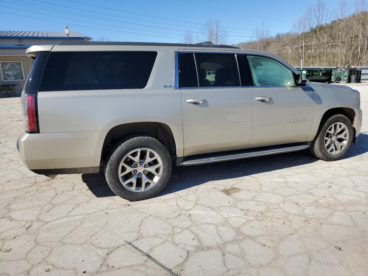 2016 GMC Yukon Xl K1500 Sle VIN: 1GKS2FKC3GR320632 Lot: 49453055
