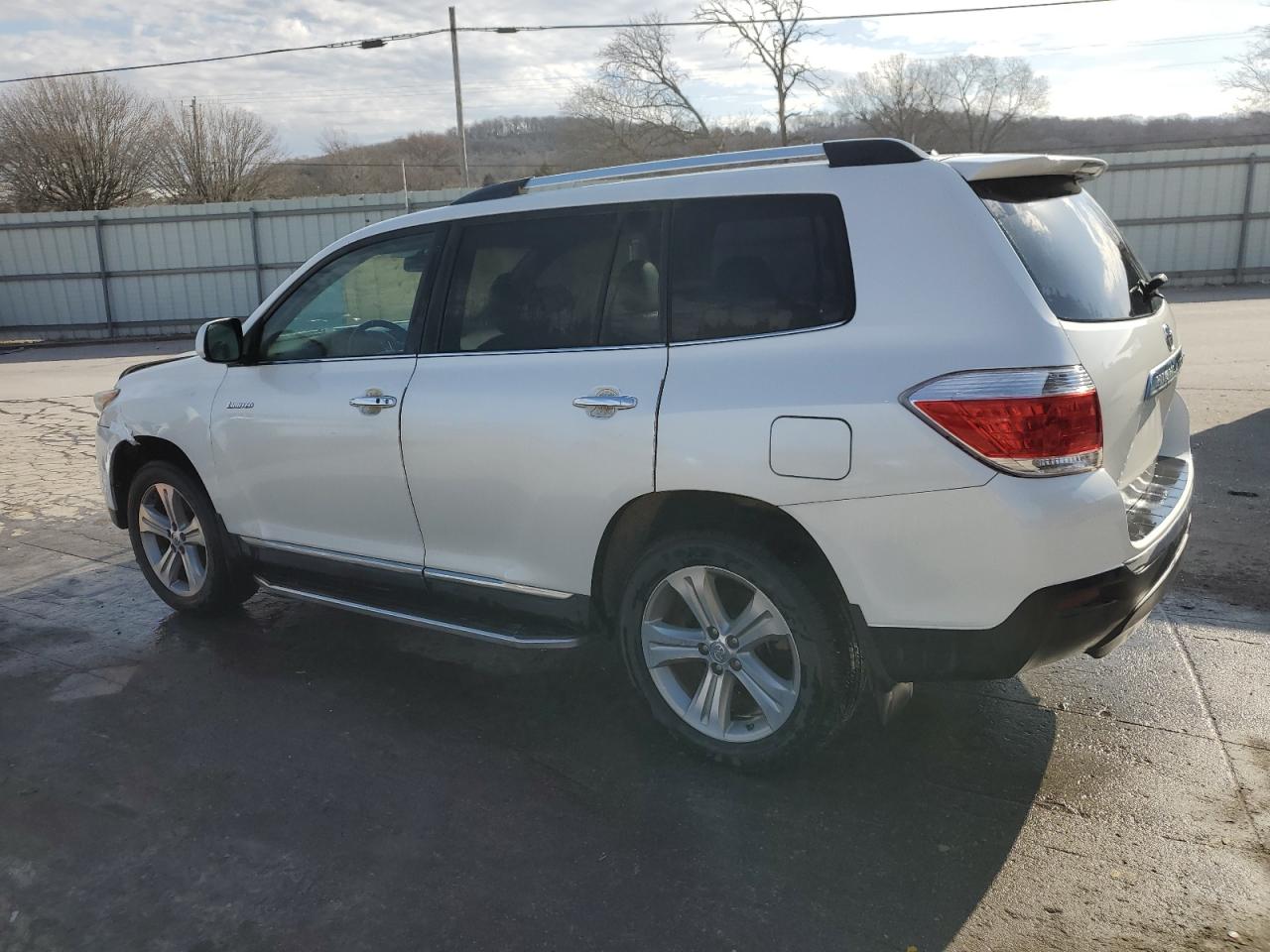 2013 Toyota Highlander - Image 2