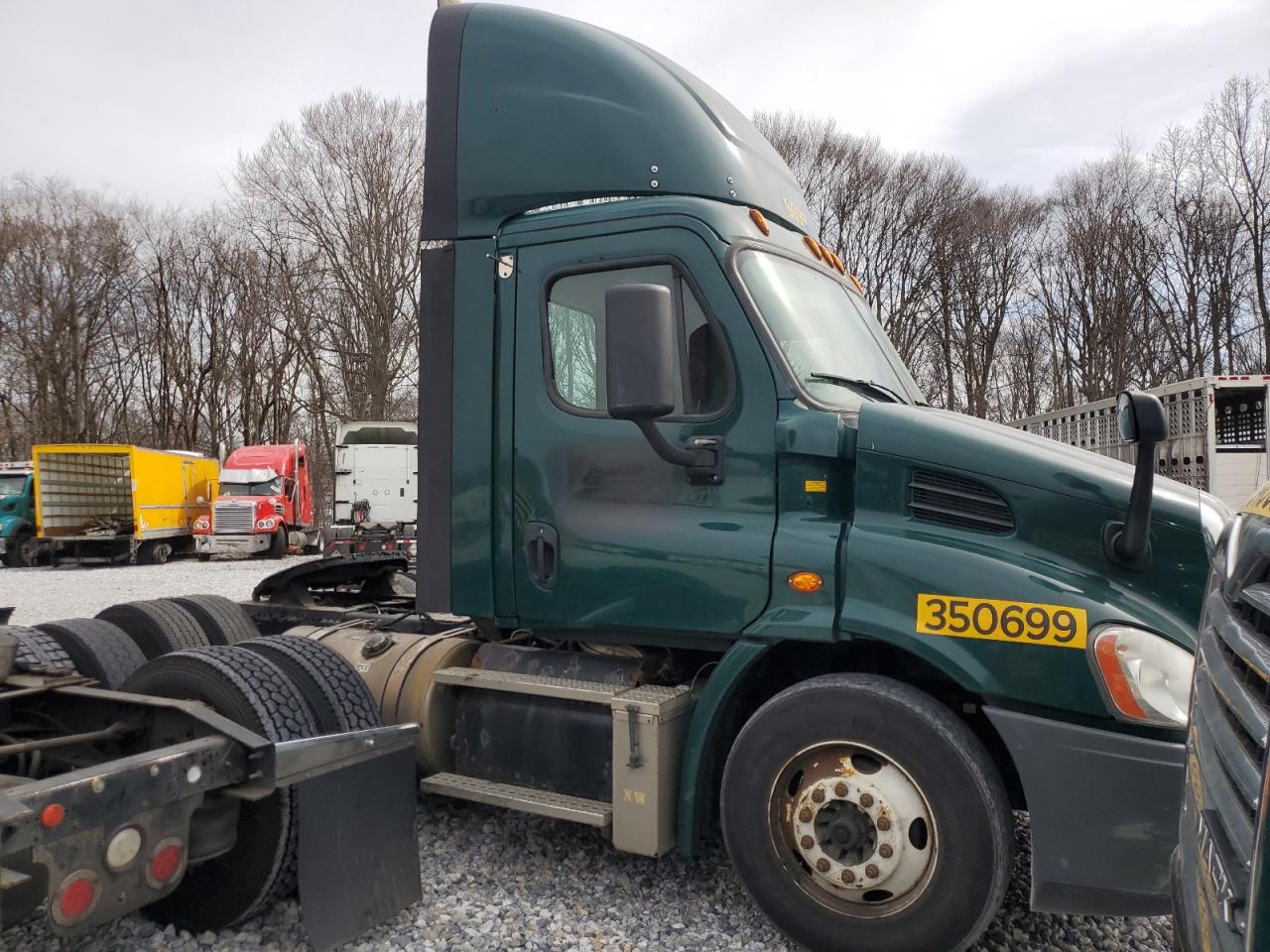 2016 Freightliner Cascadia 113 Semi Truck for Sale in York Haven, PA - Minor Dent/Scratches
