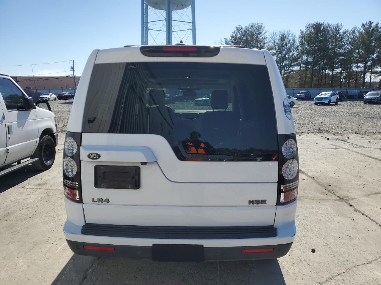 2016 Land Rover LR4 - Image 6