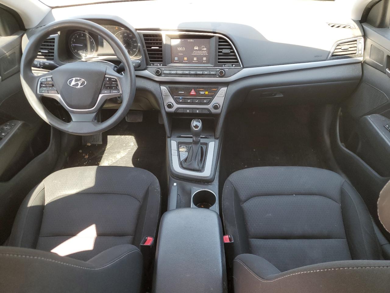 2018 Hyundai Elantra - Image 8