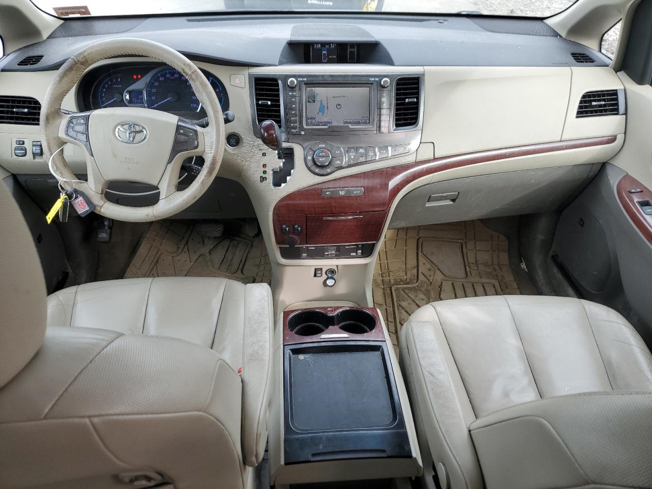 2011 Toyota Sienna - Image 8