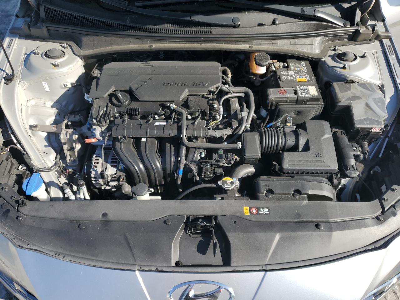 2022 Hyundai Elantra - Image 11