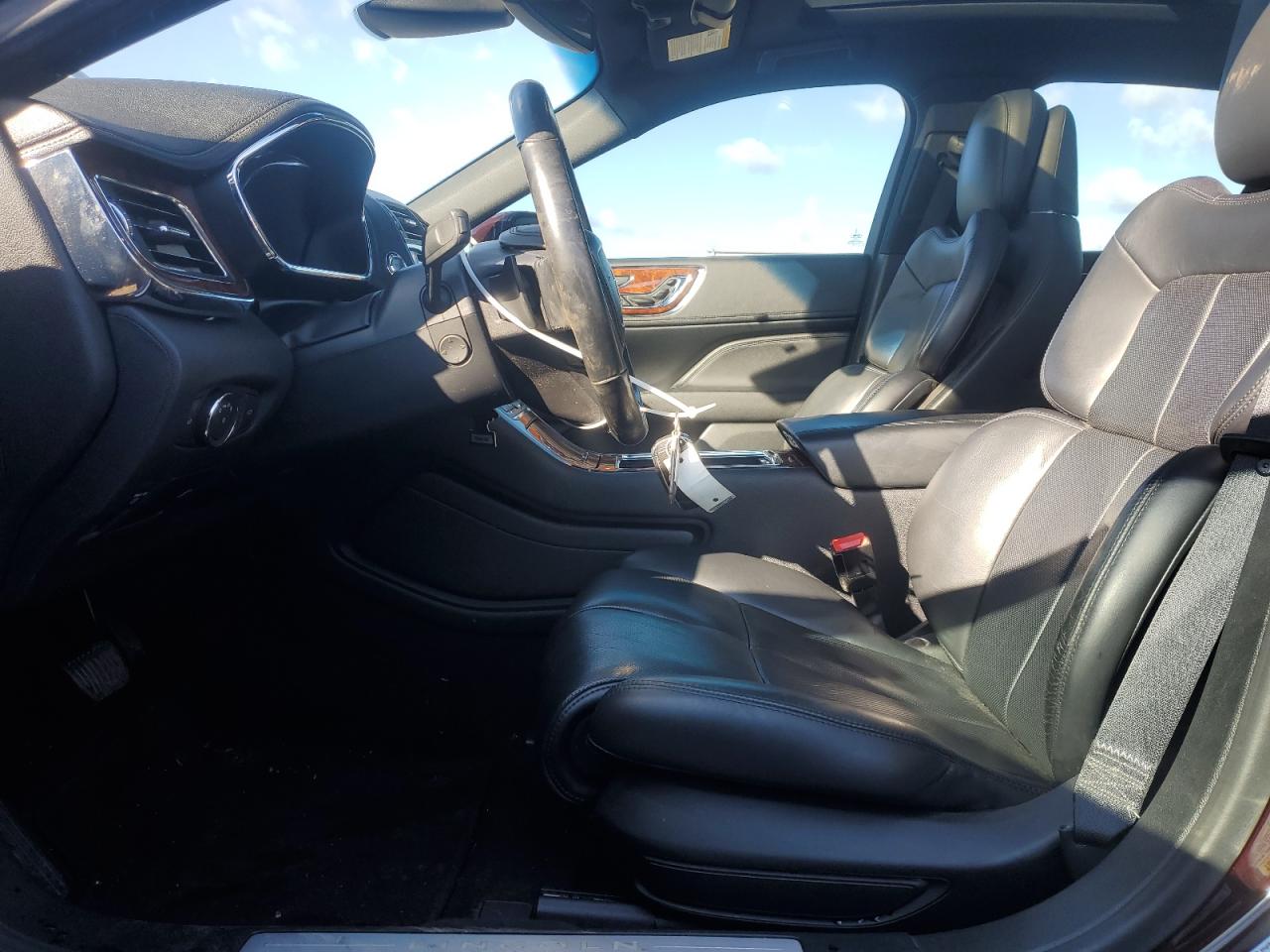 2019 Lincoln Continental - Image 7