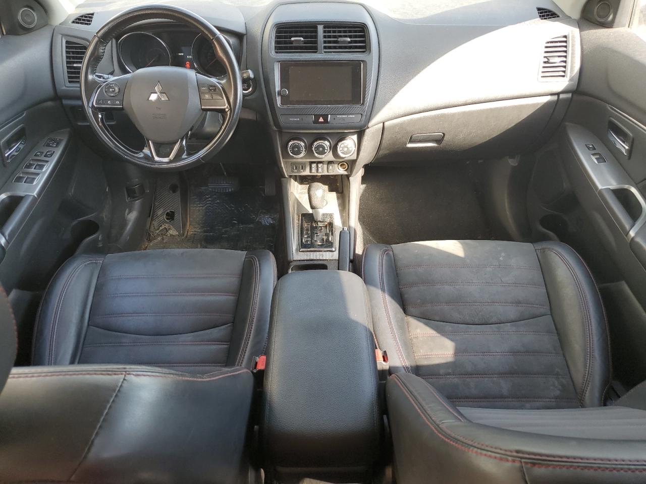 2018 Mitsubishi Outlander - Image 8