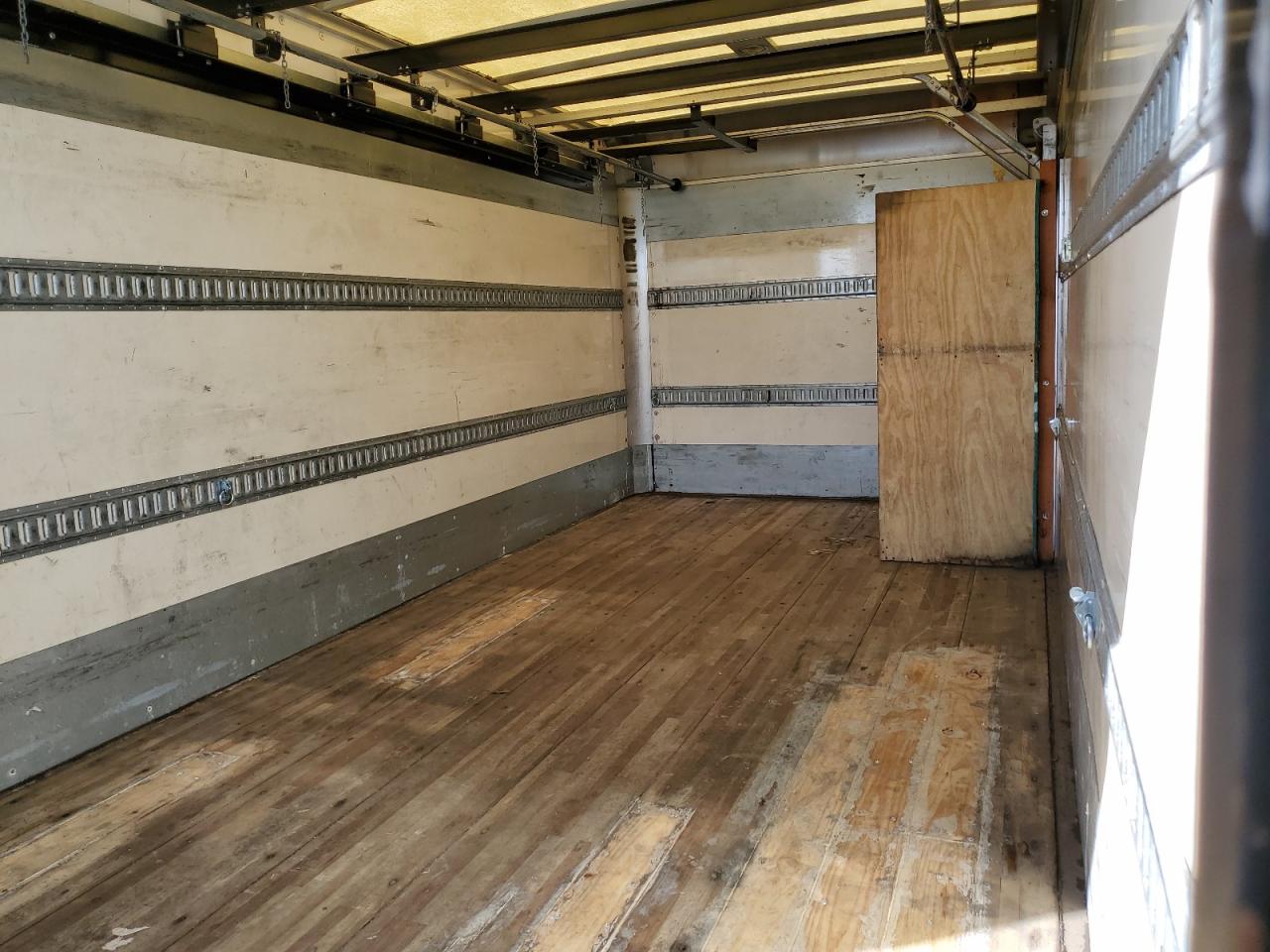 2010 Isuzu Npr VIN: JALC4W161A7002421 Lot: 50024355