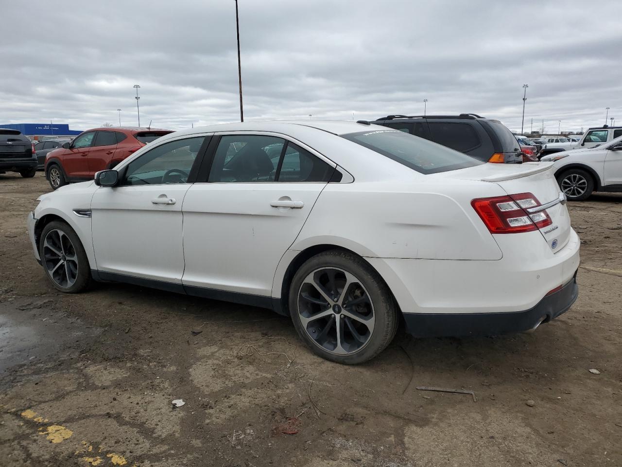 2014 Ford Taurus - Image 2