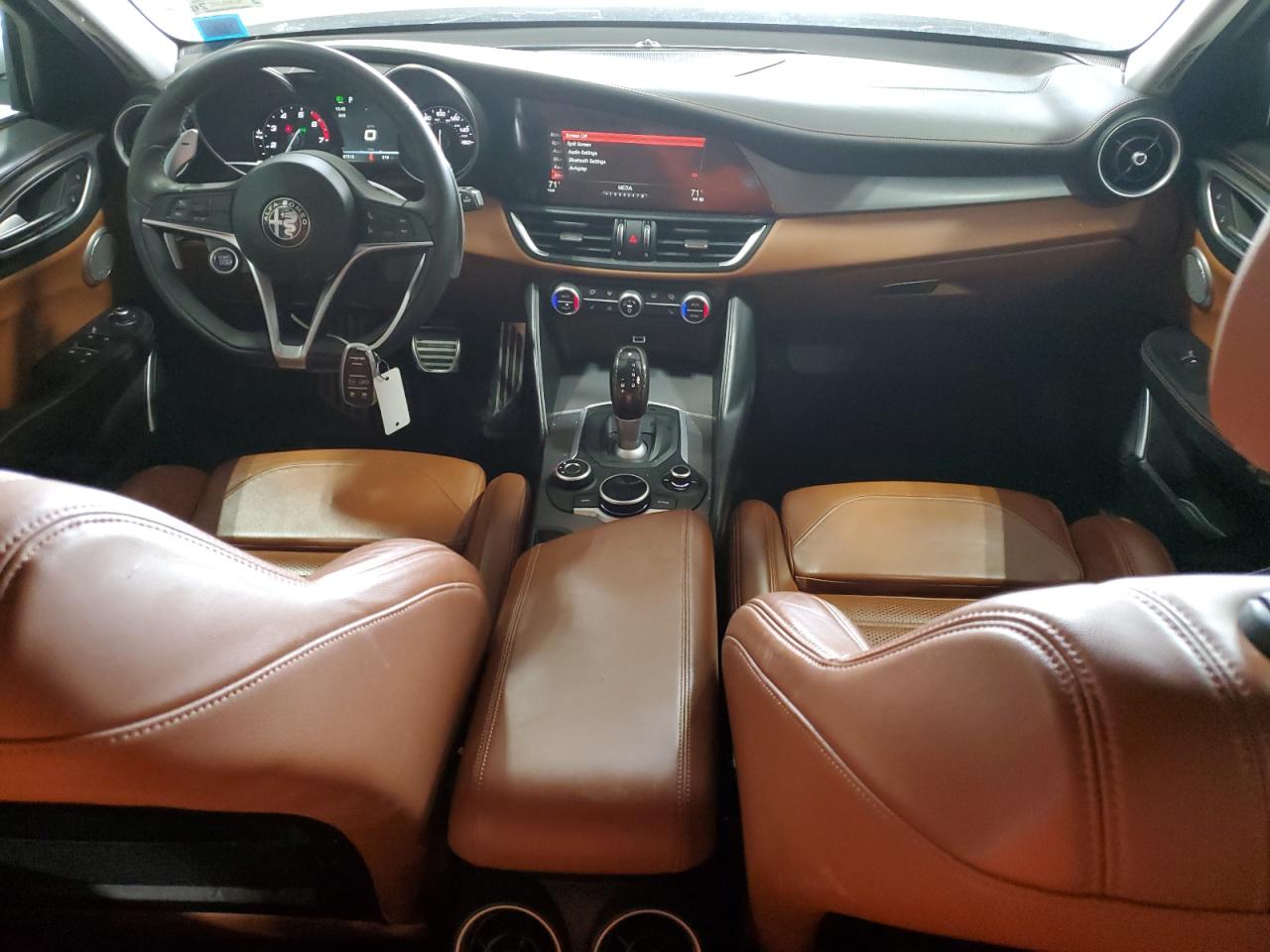 2017 Alfa Romeo Giulia - Image 8