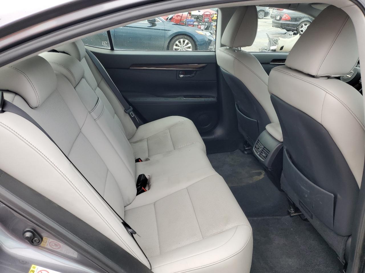 2017 Lexus ES - Image 10