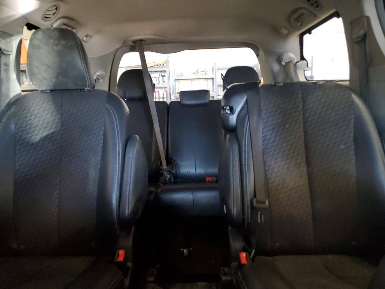 2011 Toyota Sienna - Image 10