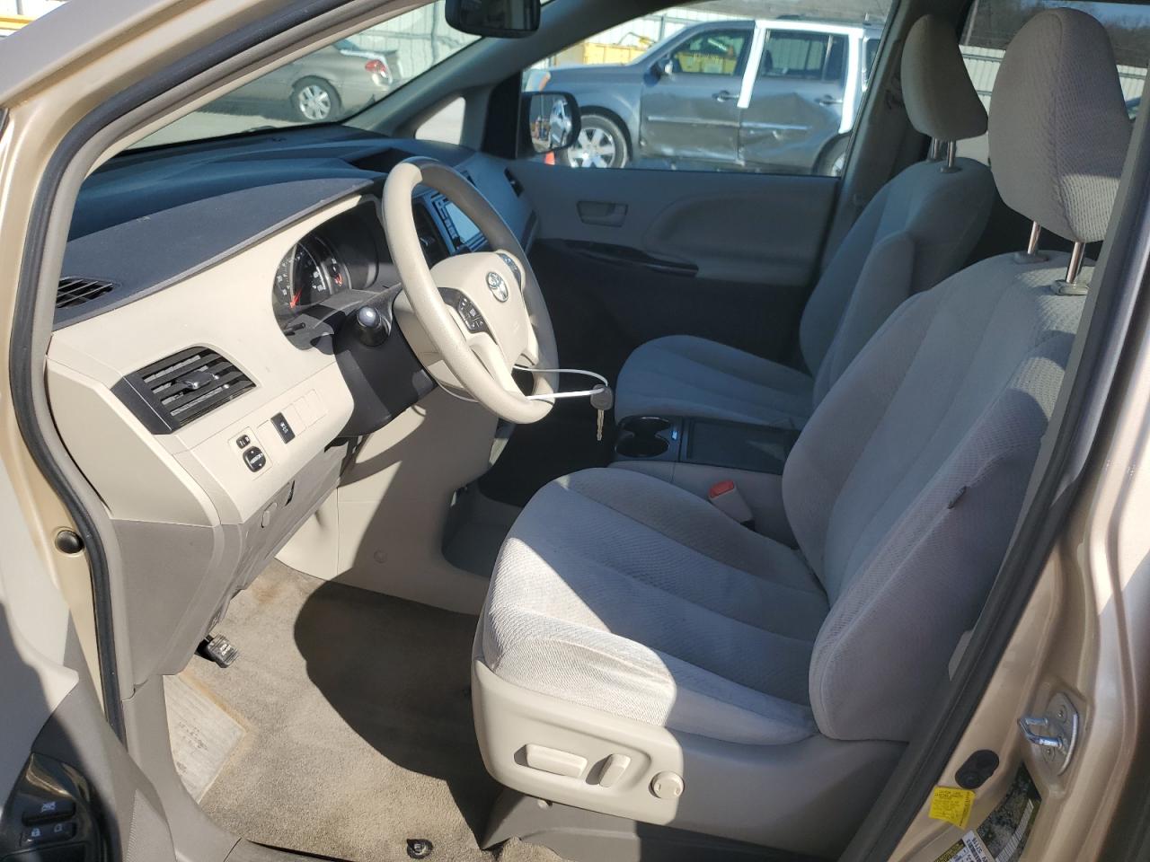 2013 Toyota Sienna - Image 7