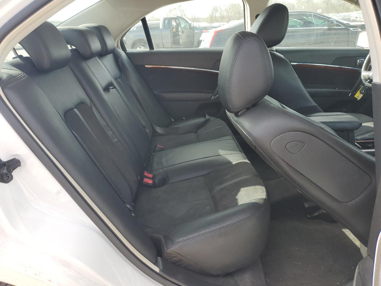 2010 Lincoln MKZ - Image 11