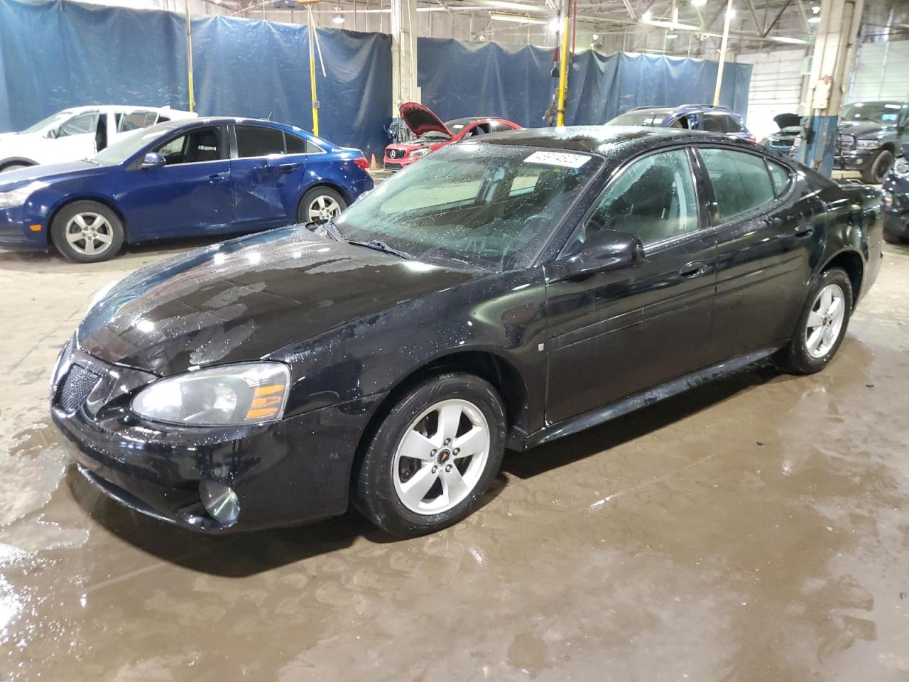 2006 Pontiac Grand Prix for Sale in Woodhaven, MI - Front End