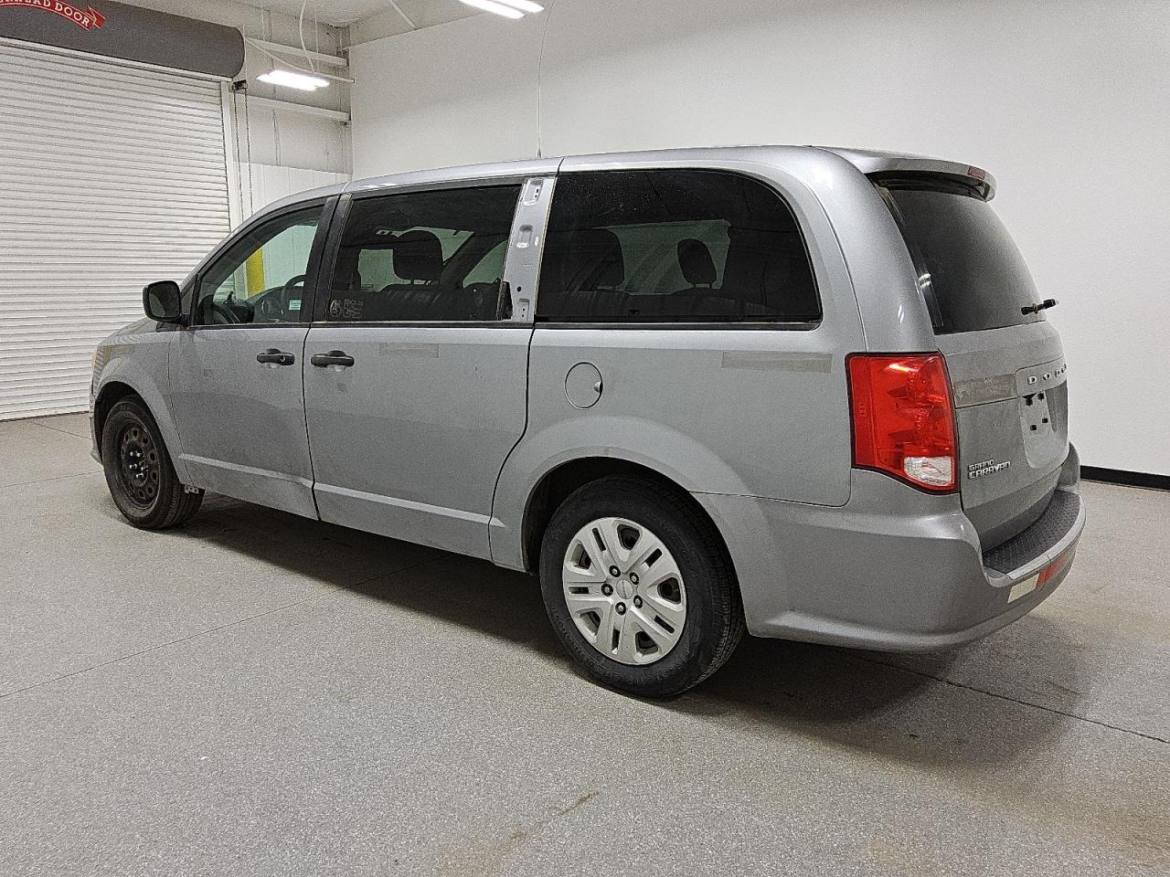 2019 Dodge Caravan - Image 2