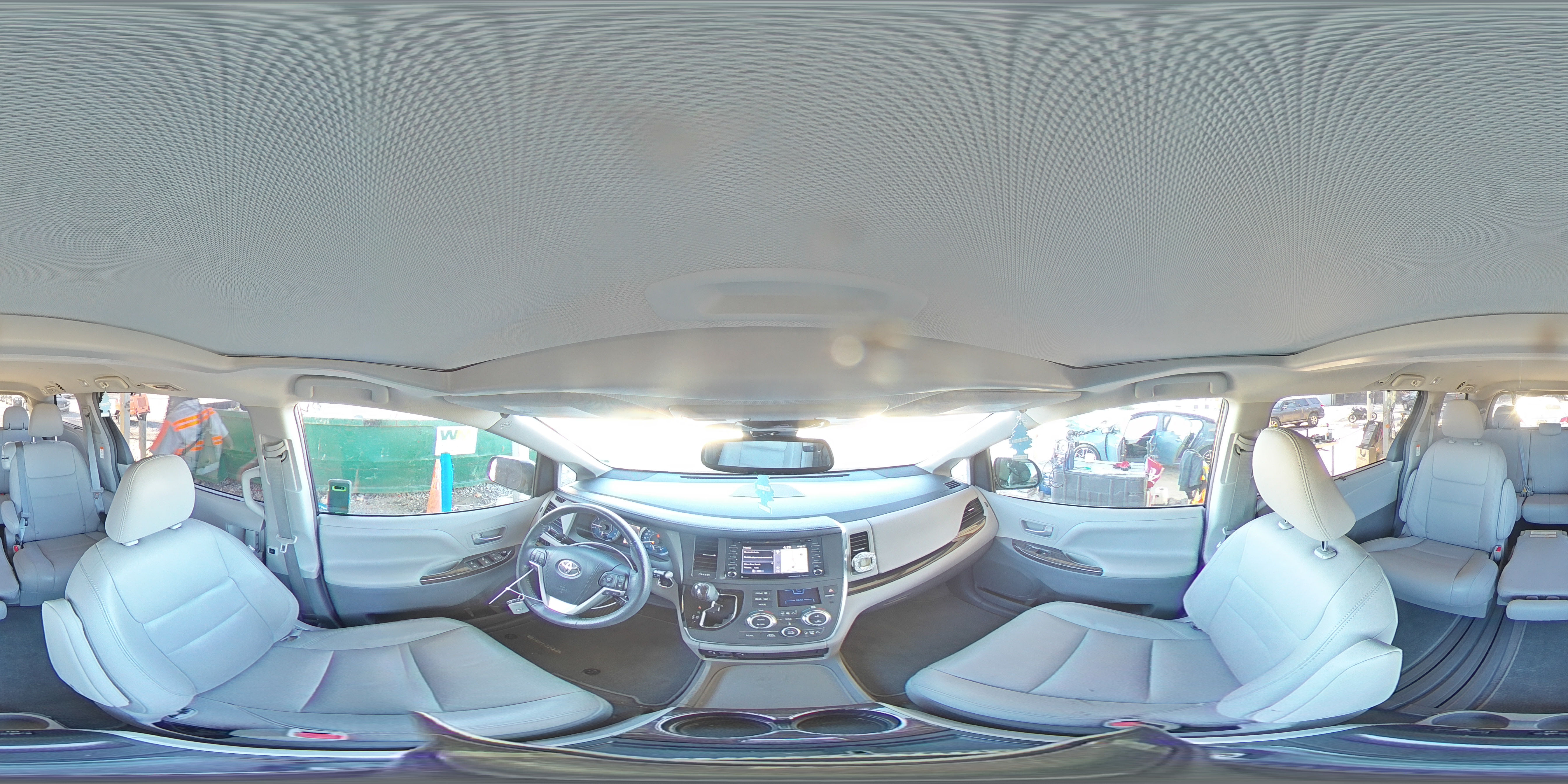 2018 Toyota Sienna - Image 13