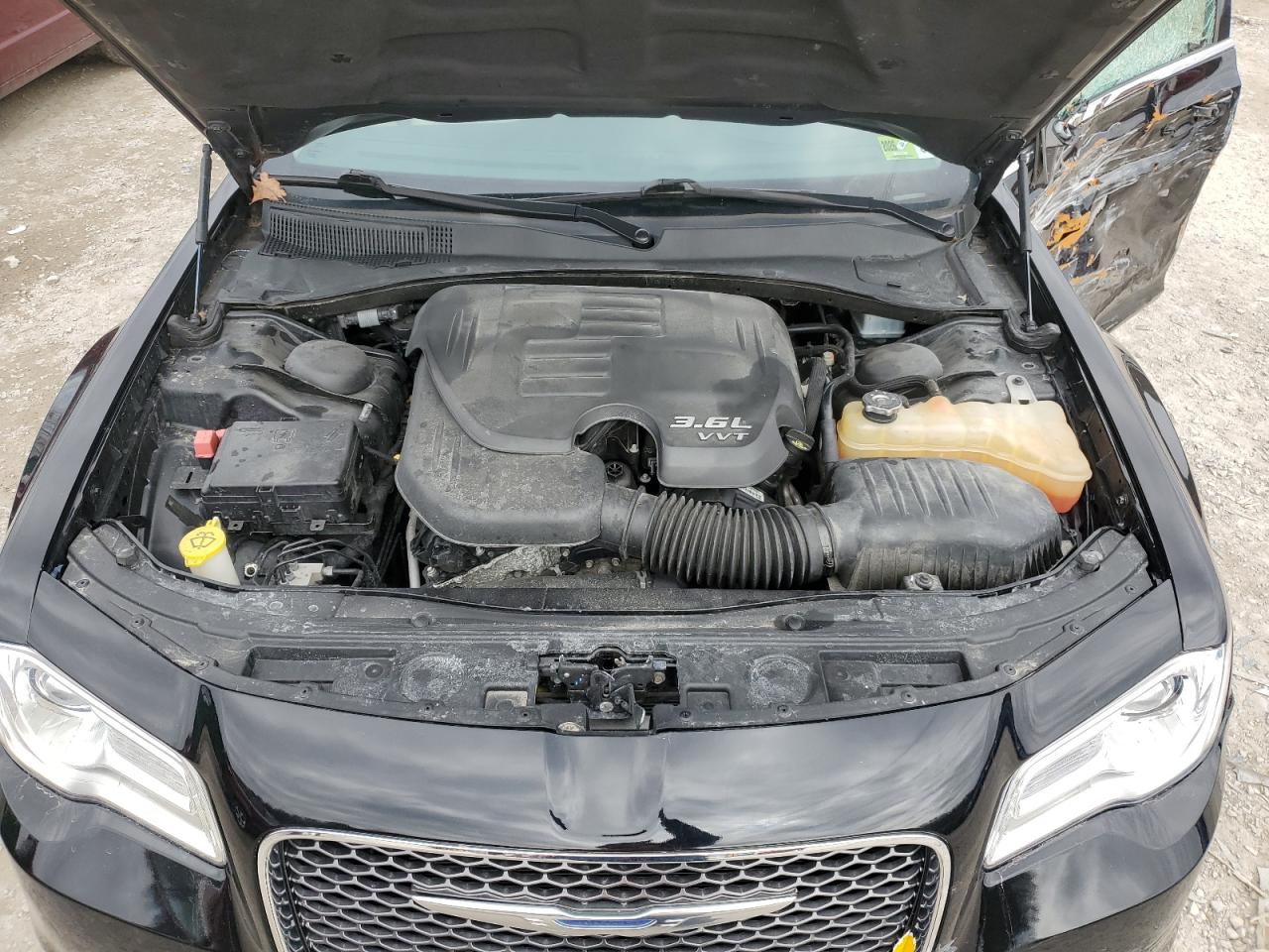 2018 Chrysler 300 - Image 11