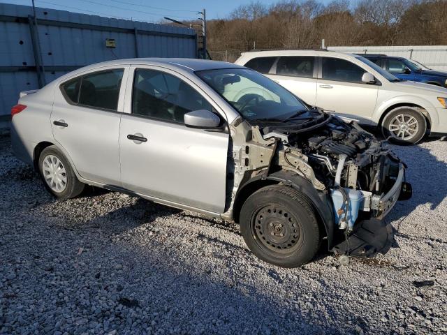  NISSAN VERSA 2017 Srebrny