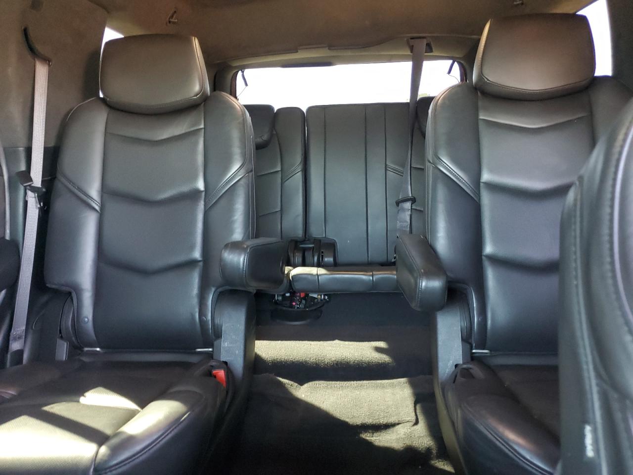2016 Cadillac Escalade - Image 10