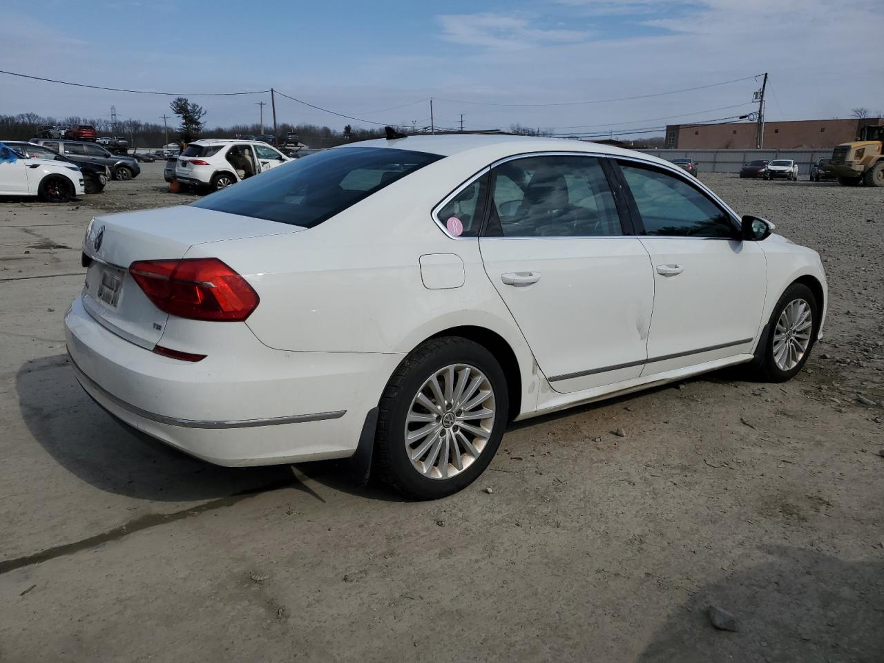 2016 Volkswagen Passat - Image 3