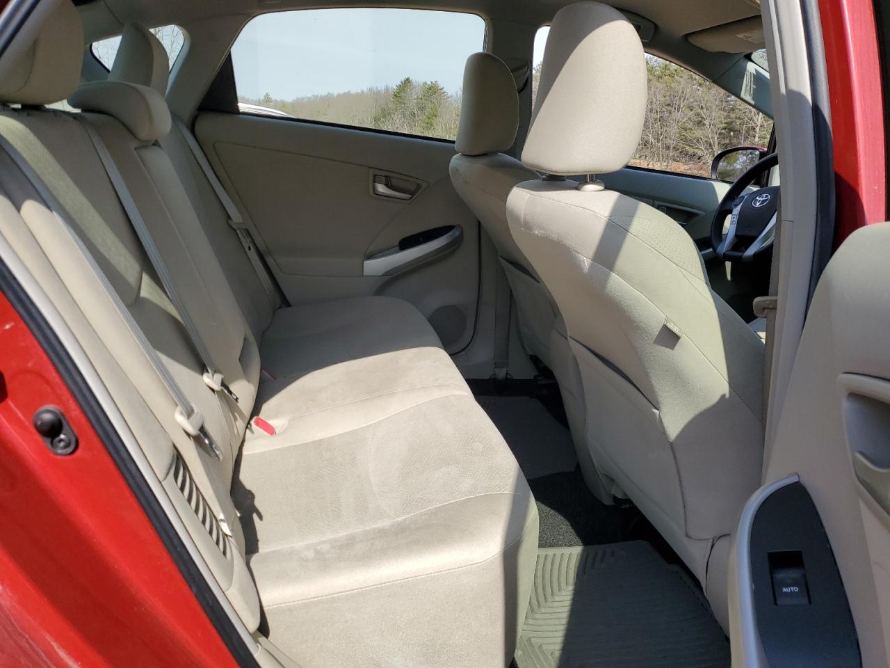 2012 Toyota Prius - Image 10