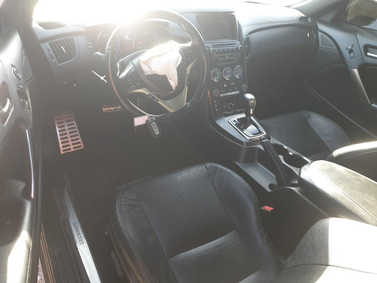 2015 Hyundai Genesis - Image 8