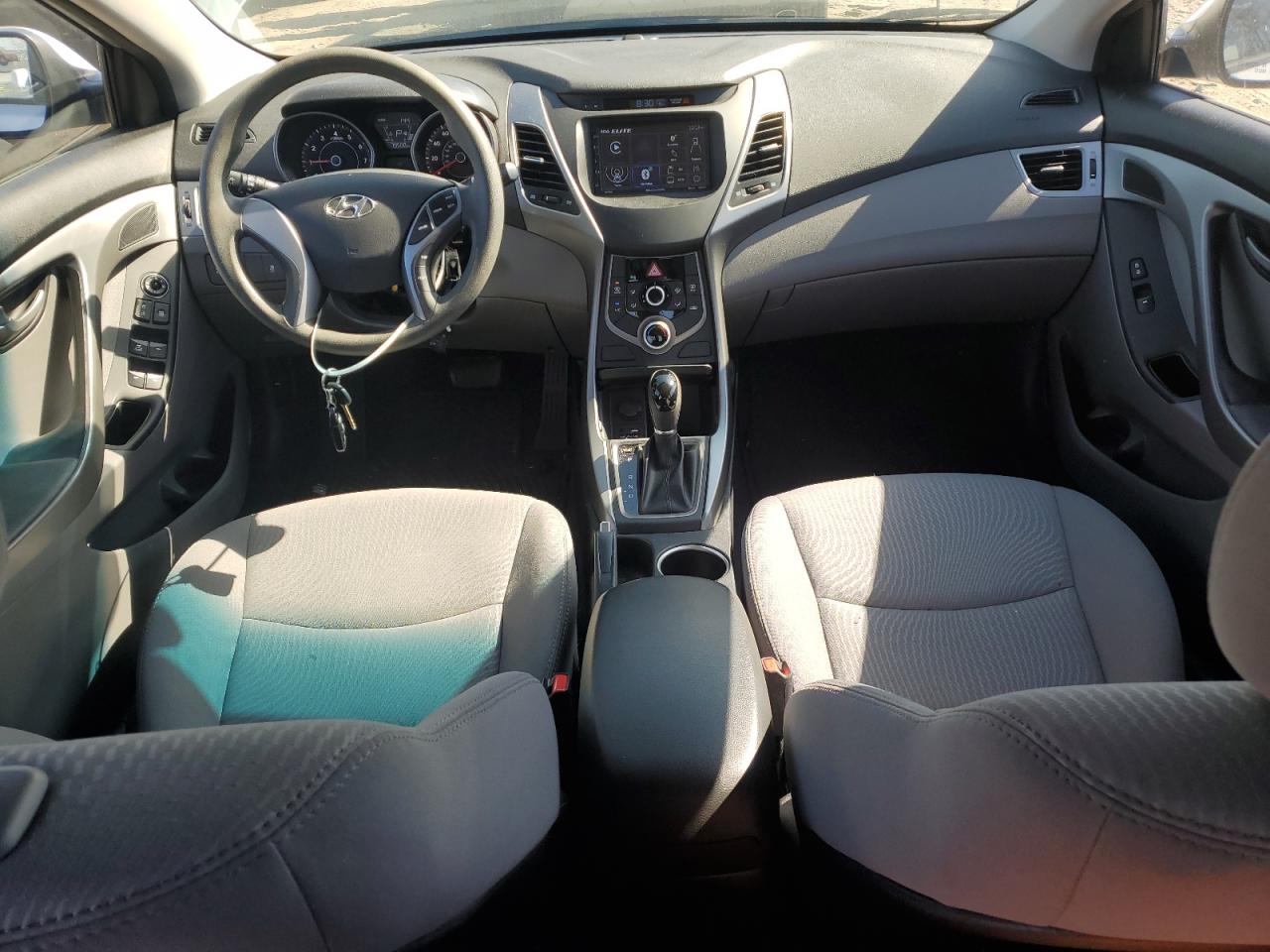 2016 Hyundai Elantra - Image 8