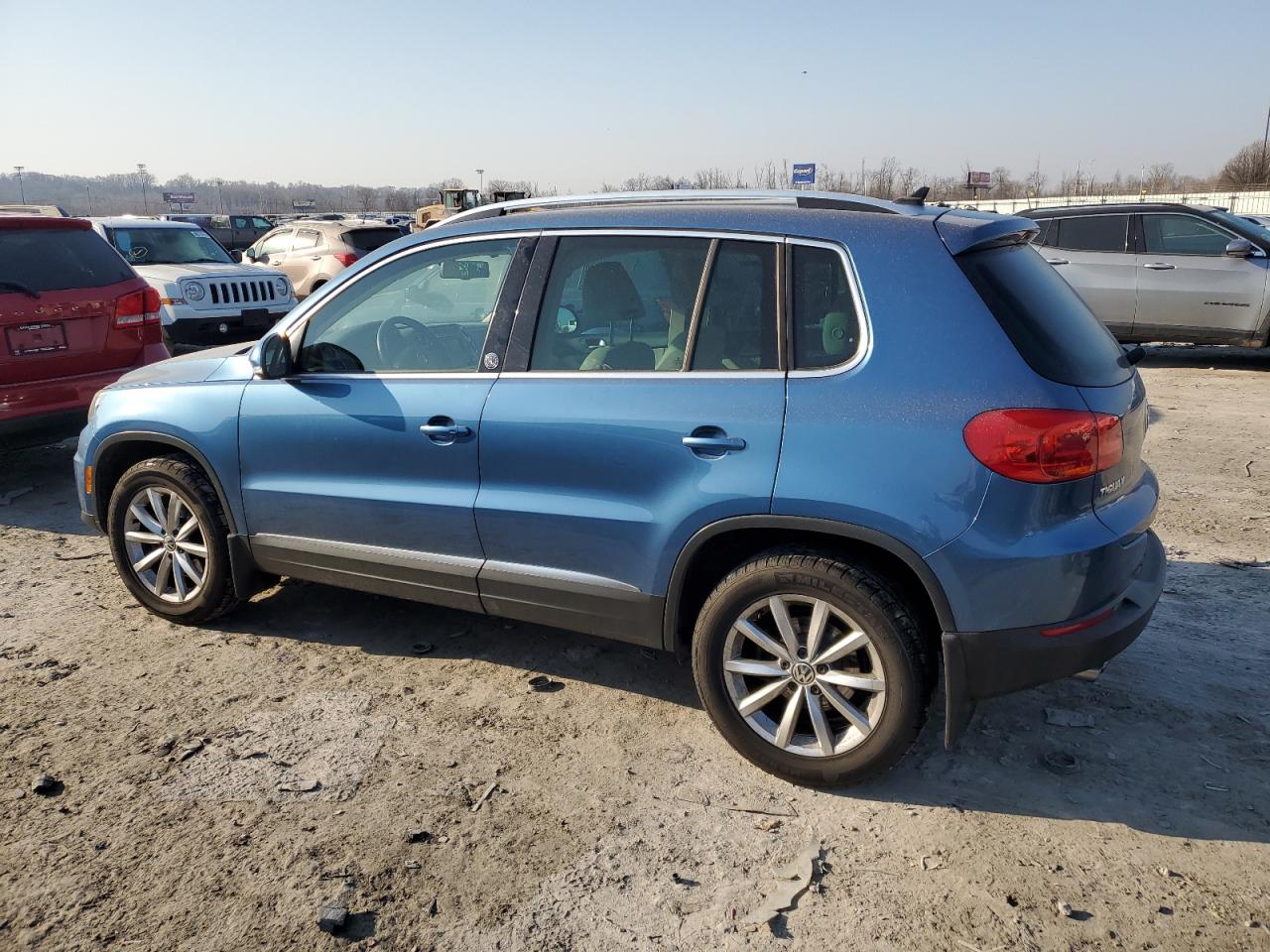2017 Volkswagen Tiguan - Image 2