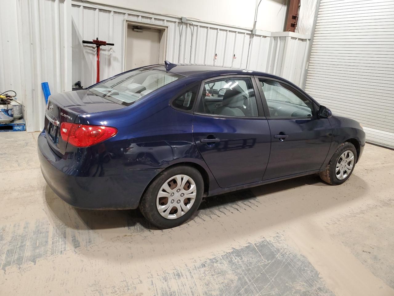 2010 Hyundai Elantra - Image 3
