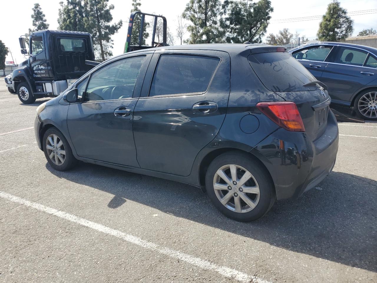 2015 Toyota Yaris - Image 2