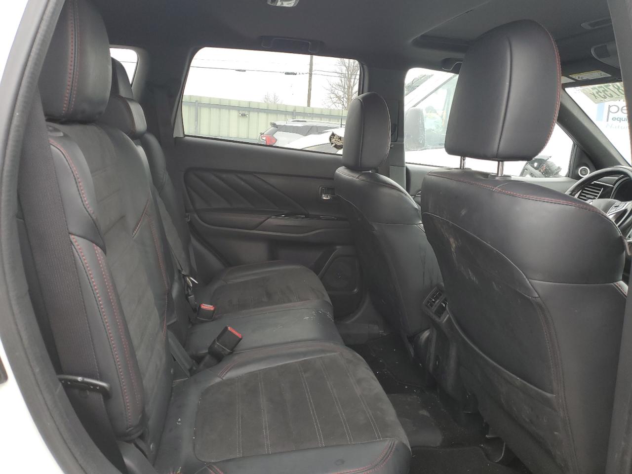 2021 Mitsubishi Outlander - Image 11