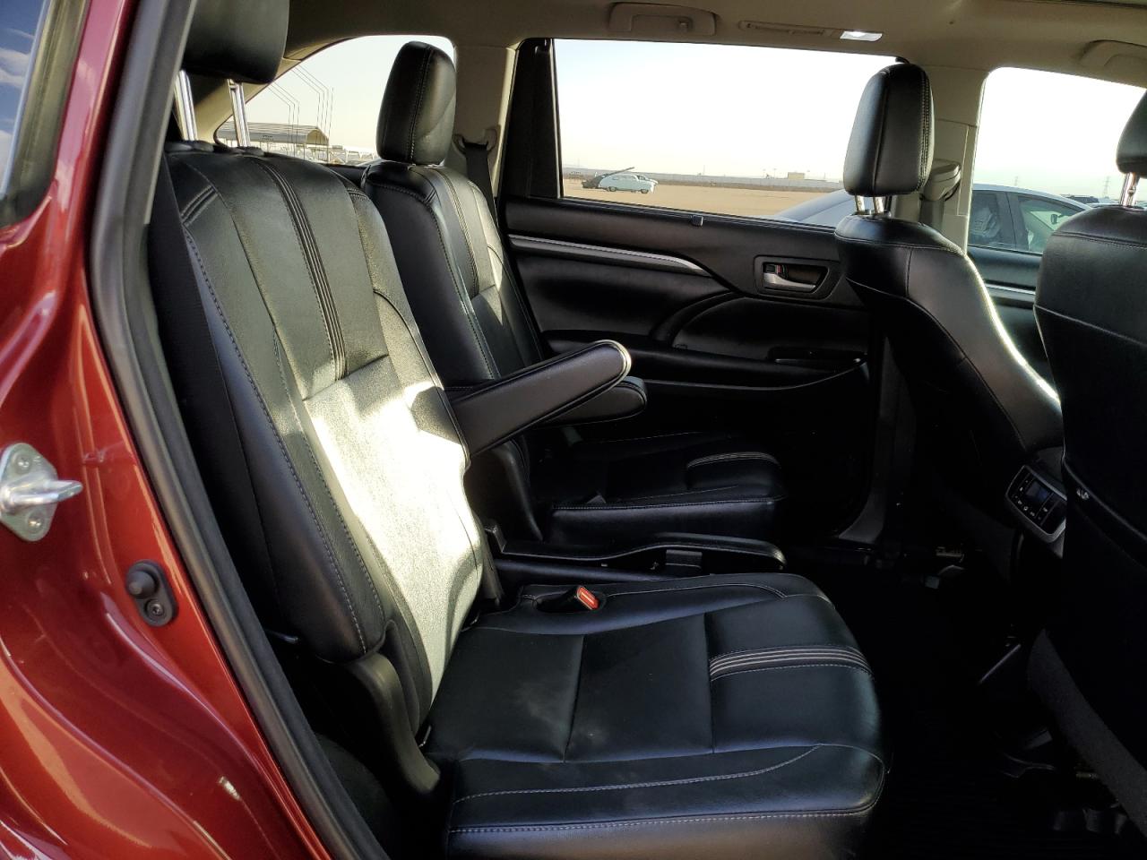 2018 Toyota Highlander - Image 11