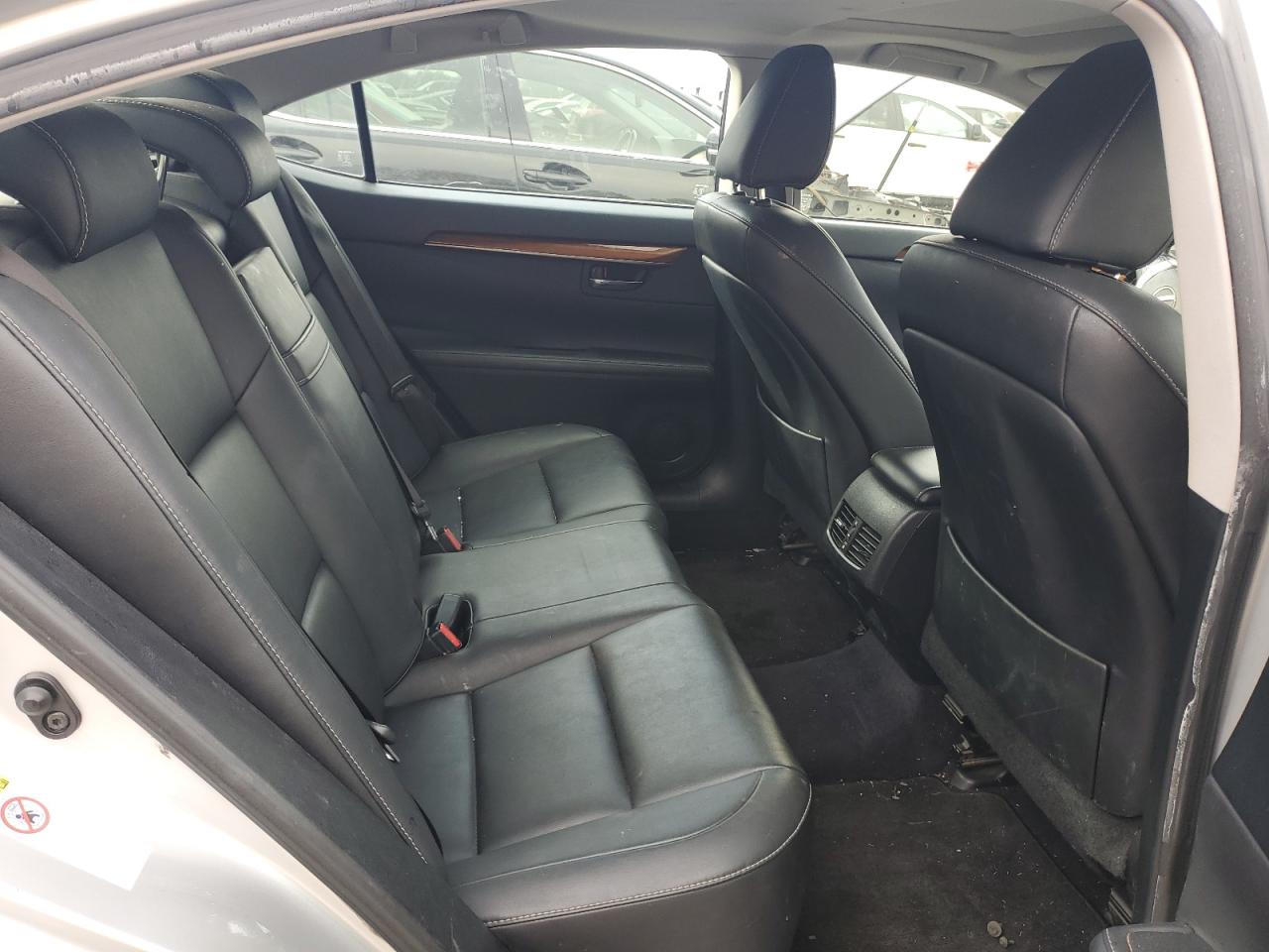 2013 Lexus ES - Image 10