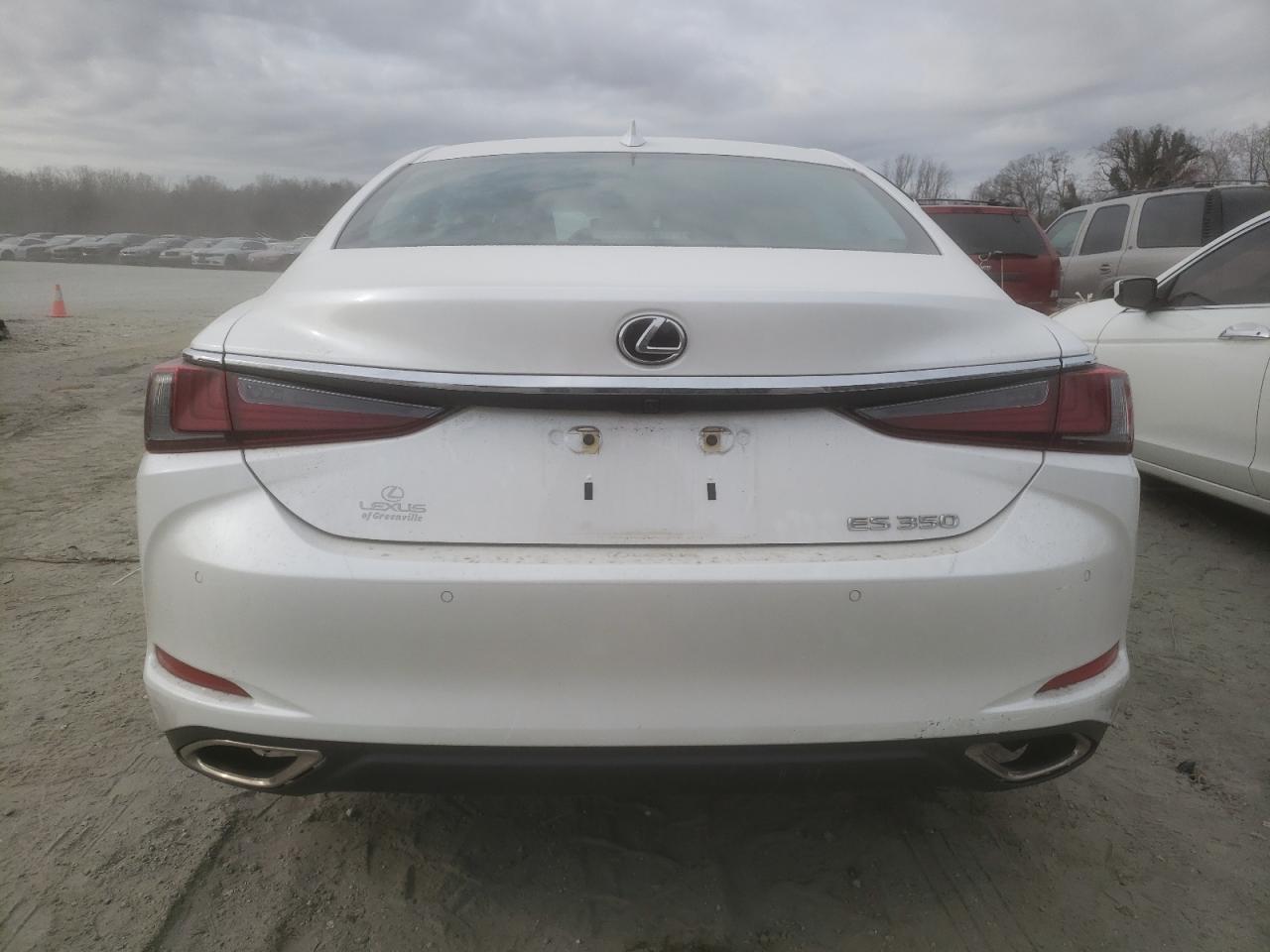 2020 Lexus ES - Image 6