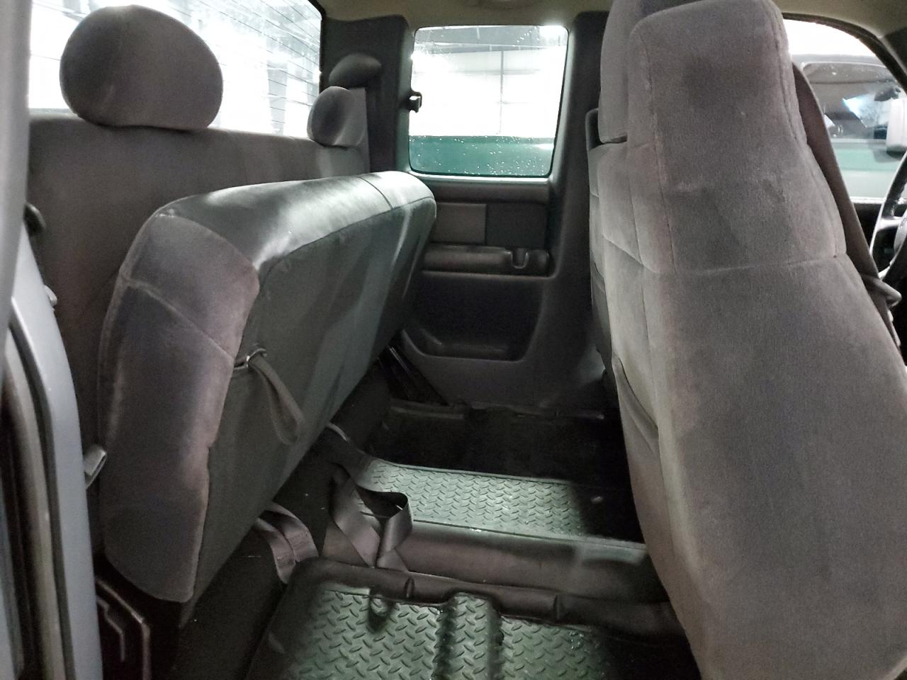 2000 Chevrolet Silverado - Image 10