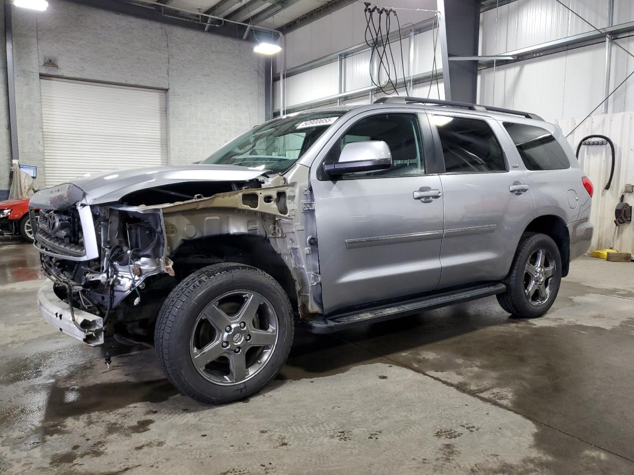 Ham Lake, MN에서 판매 중인 2011 Toyota Sequoia Sr5 - Front End