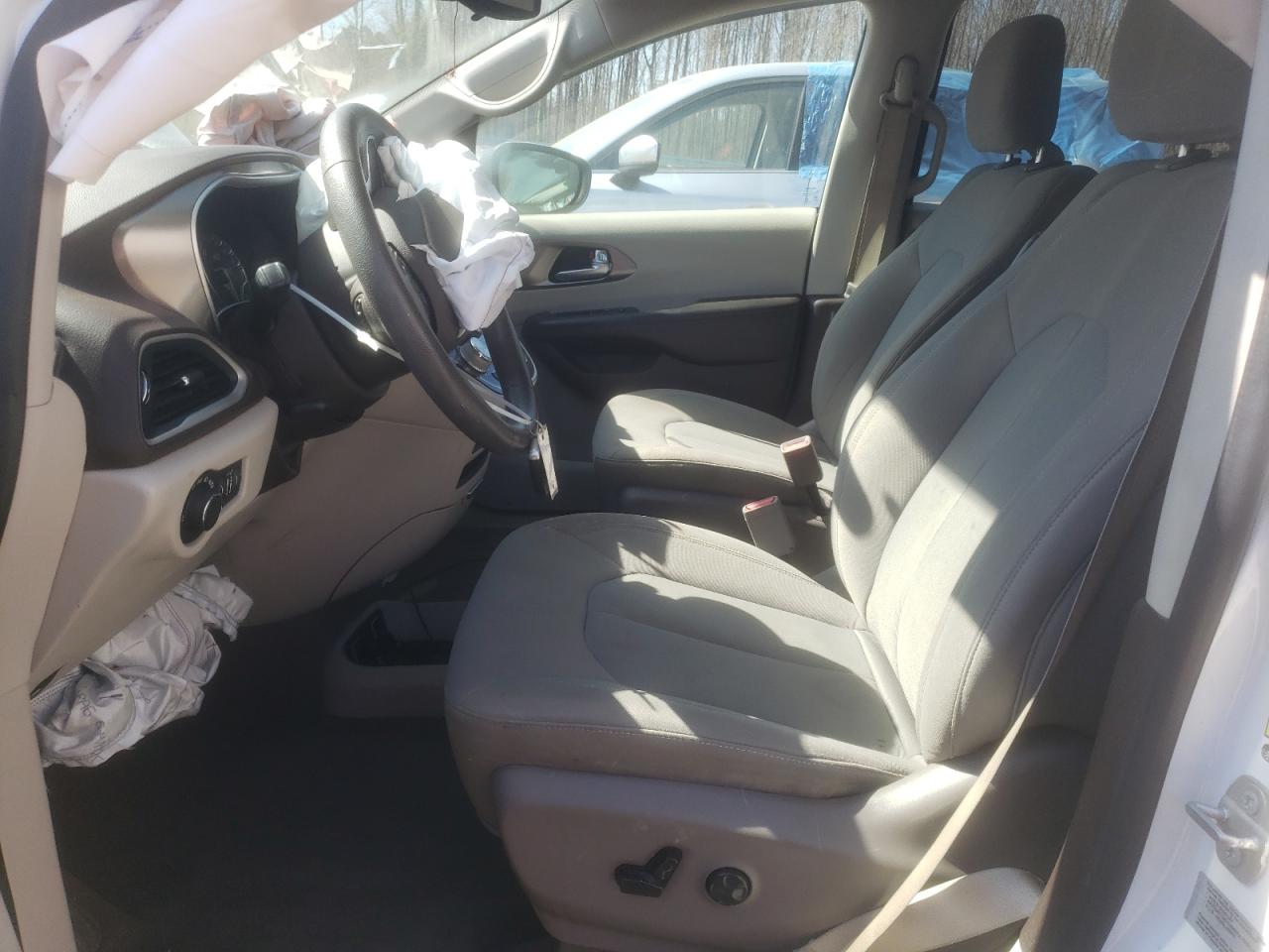 2017 Chrysler Pacifica - Image 7