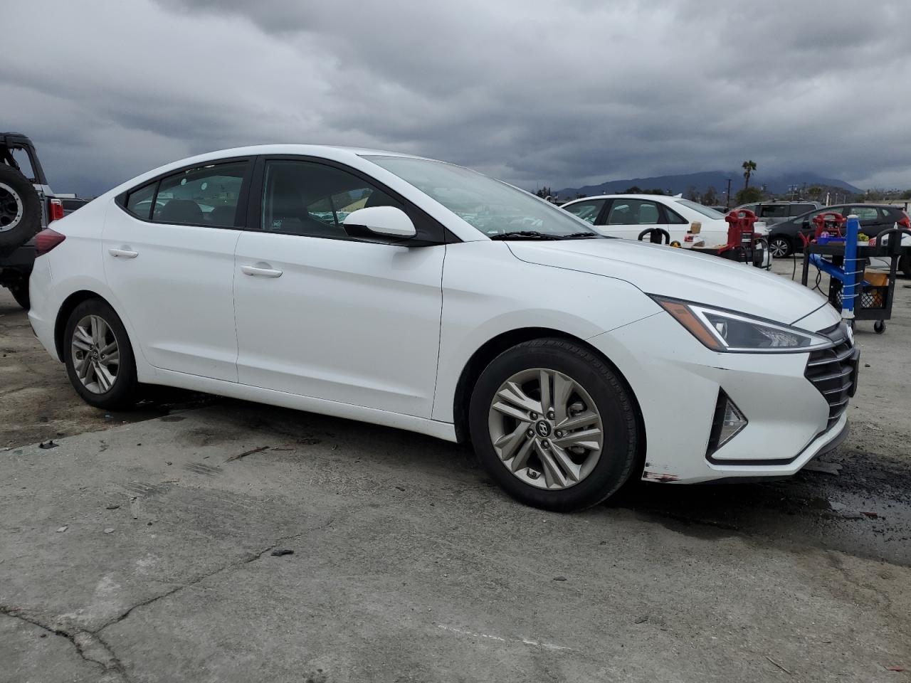 2019 Hyundai Elantra - Image 4