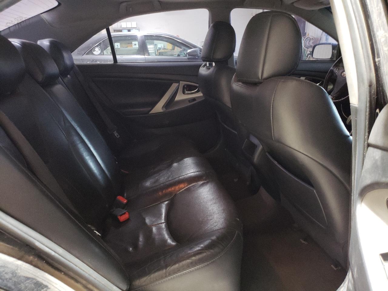 2011 Toyota Camry - Image 10