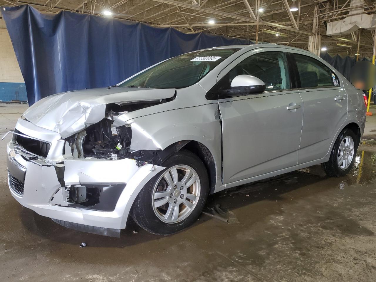 2015 Chevrolet Sonic Lt продається в Woodhaven, MI - Front End