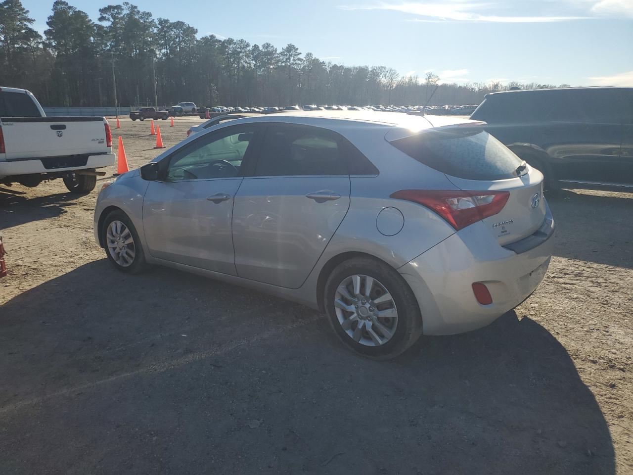 2016 Hyundai Elantra - Image 2