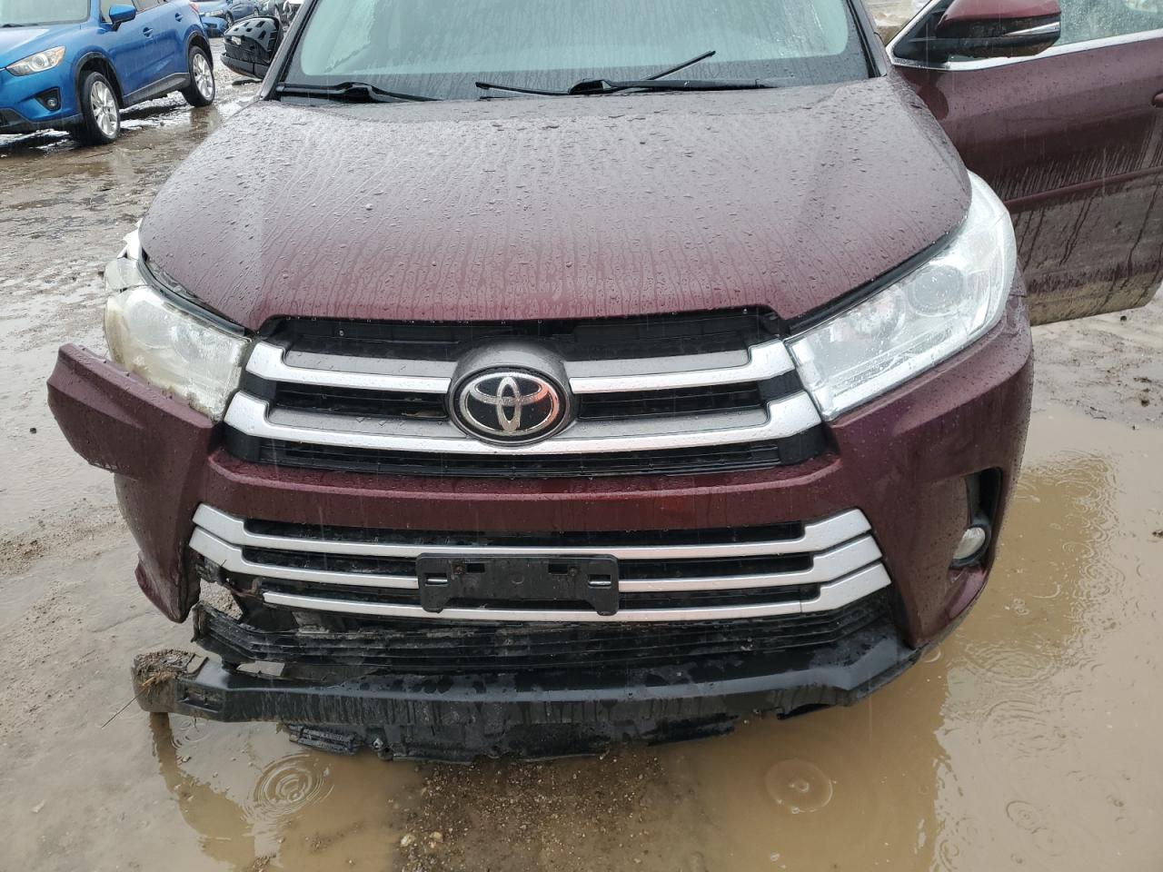 2019 Toyota Highlander - Image 12
