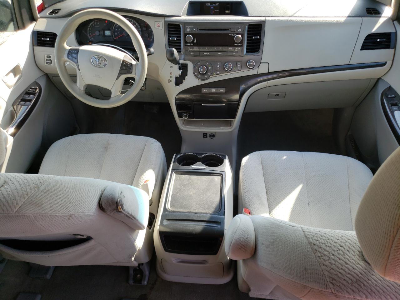 2012 Toyota Sienna - Image 8