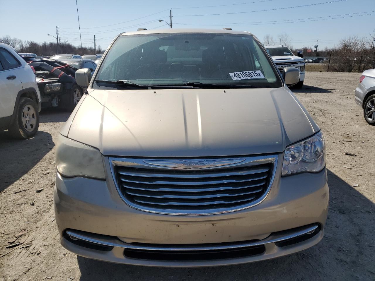 2016 Chrysler Town & Country - Image 5