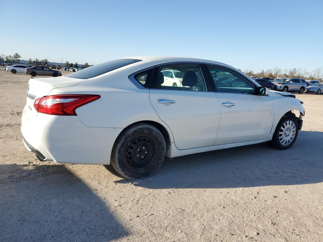 2017 Nissan Altima - Image 3