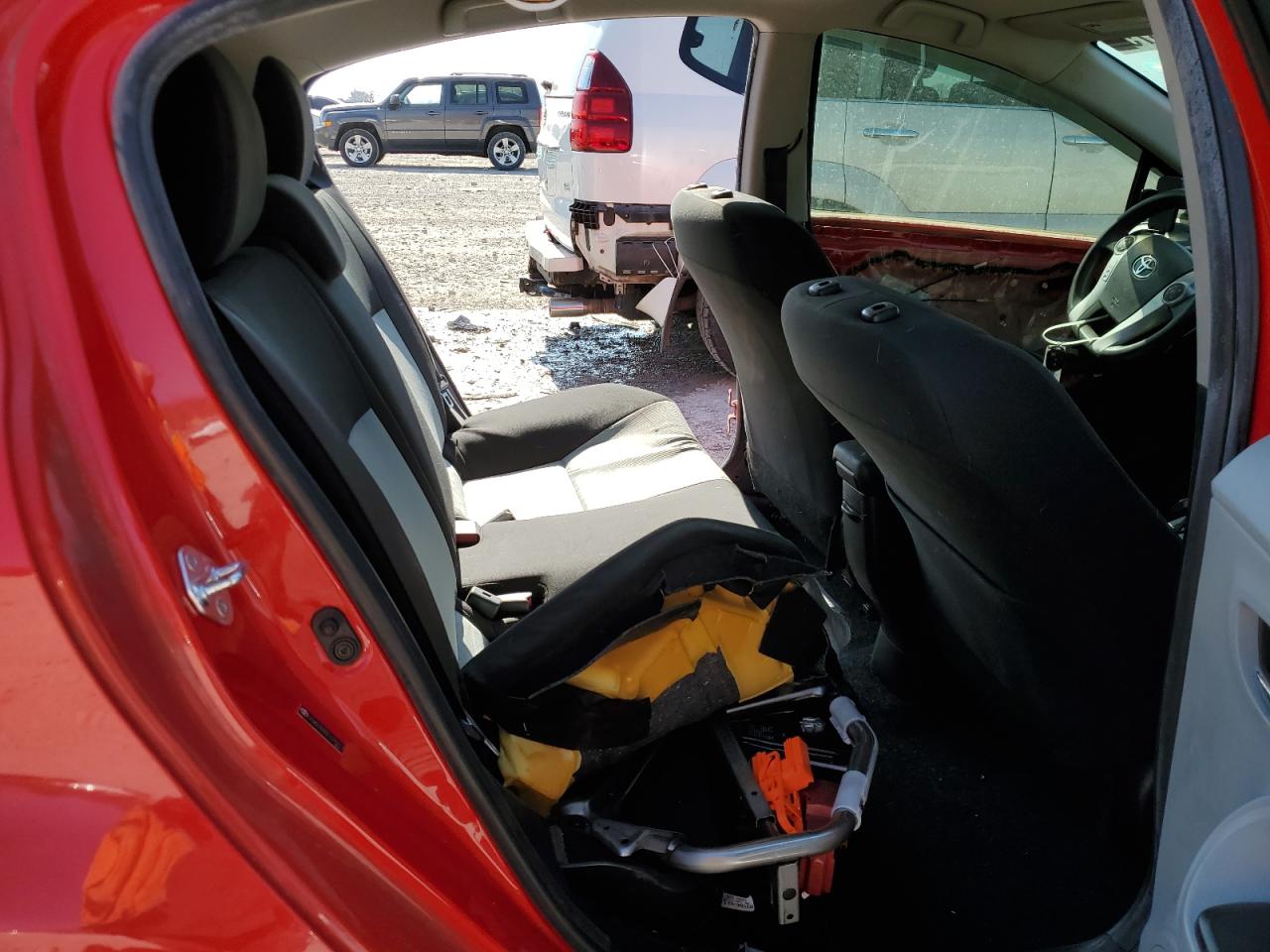 2014 Toyota Prius - Image 10