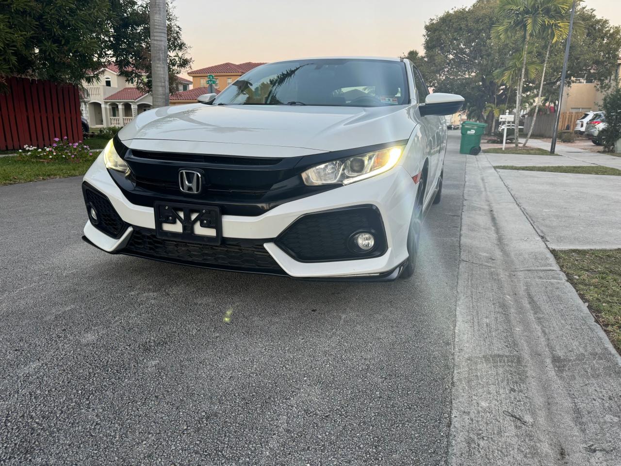 VIN: SHHFK7H40HU403525 Auction: COPART Lot: 48743185 Location: FL - MIAMI SOUTH VIN: SHHFK7H40HU403525 HONDA CIVIC 2017 WHITE Photo 2