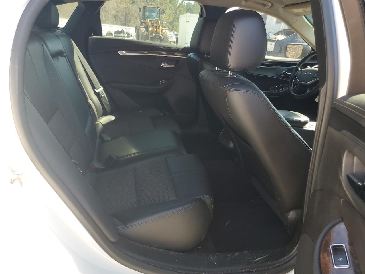 2015 Chevrolet Impala - Image 10