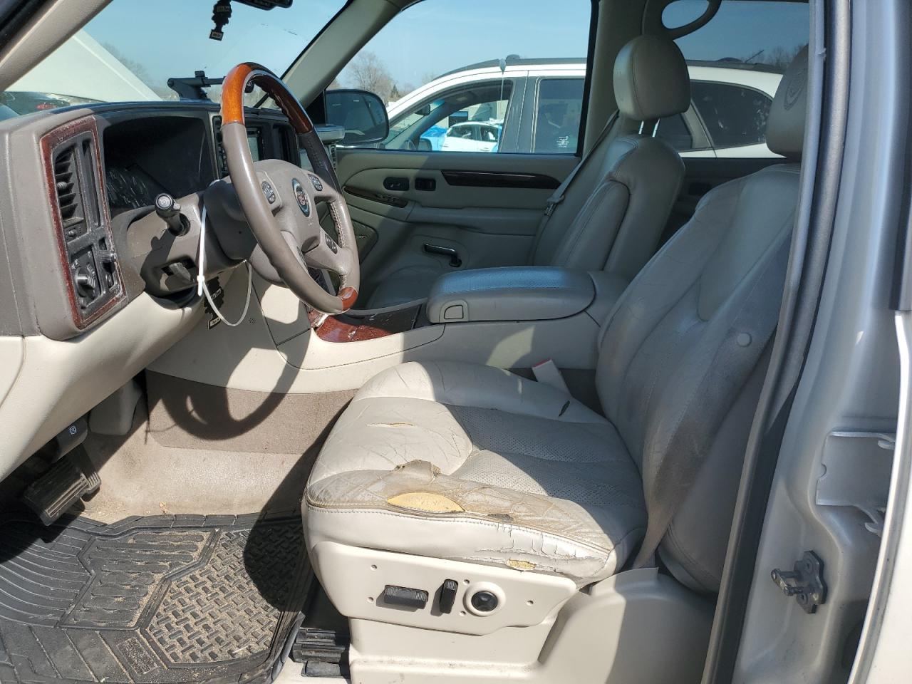 2005 Cadillac Escalade - Image 7