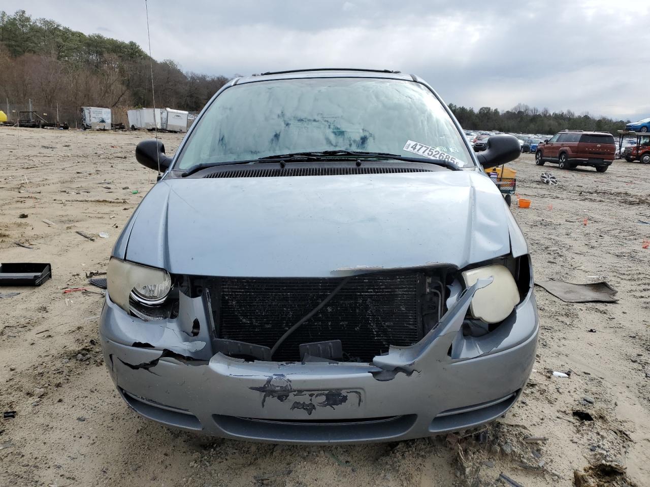 2006 Chrysler Town & Country - Image 5