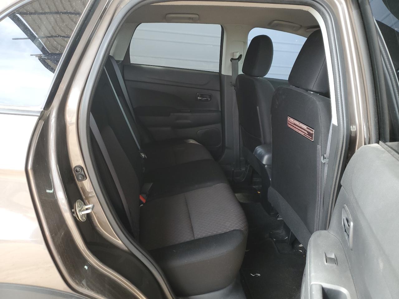 2017 Mitsubishi Outlander - Image 10